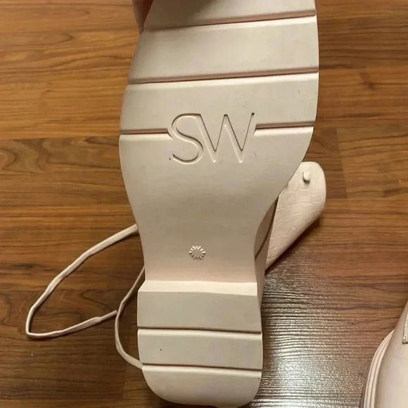 Stuart Weitzman Mckenzee Croc Embossed Leather Ankle Boots, size 40 - Picture 10 of 14